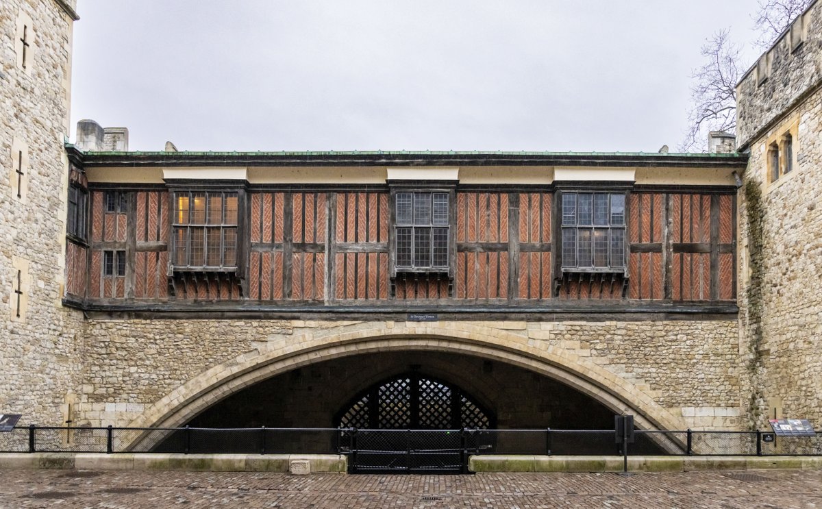 TowerOfLondon's tweet photo. A makeover for the Medieval Palace 🏰

The Medieval Palace once lay at the heart of what was formerly the residential area of the Tower.

These were richly decorated and comfortable lodgings, grand enough for any medieval monarch 👑

#InsideTheTower https://t.co/0nqsYlqilz