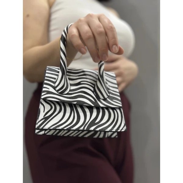 NevaLook's tweet photo. Luxe Siyah-Beyaz Cilt Çanta – Şık ve Zamansız Tarz

 Siyah-beyaz kontrast tasarımıyla modern ve dikkat çekici görünüm

 Kaliteli cilt malzeme ile uzun ömürlü kullanım

 Günlük, ofis veya özel davet kombinlerine kolayca uyum sağlar

https://t.co/Q0fKBWeqej

#Lüks
#EvrimAkın https://t.co/reJ9WqOILE