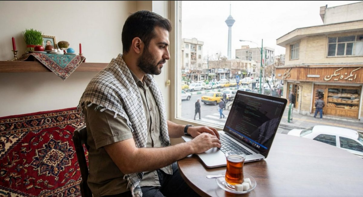 SarcasticPyDev's tweet image. گفتم: یه عکس از یه برنامه نویس ایرانی بهم بده که فرهنگ ایرانی توش دیده شده باشه
بختت ایرانی! بختت!