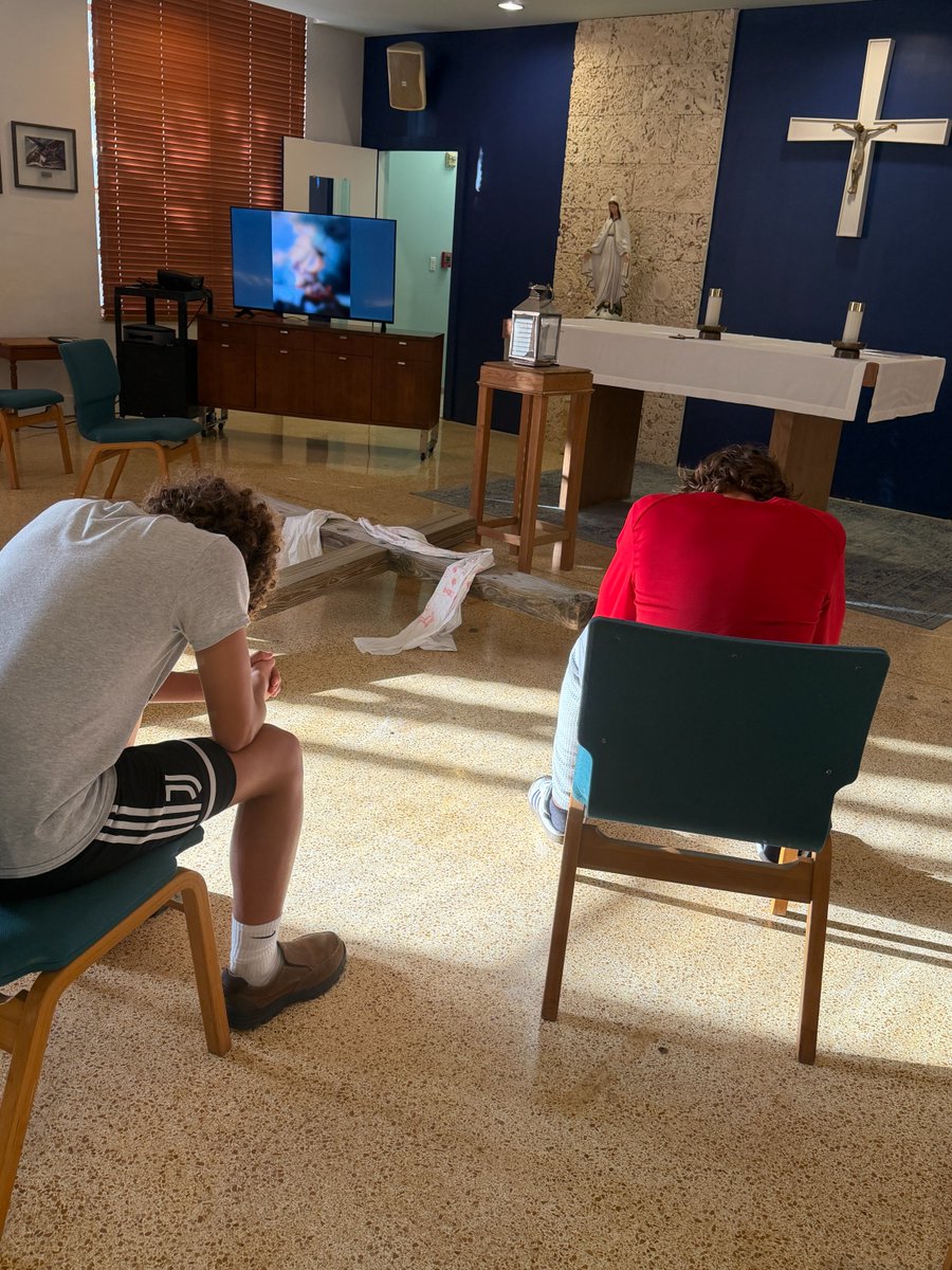 ColumbusHS_Mia's tweet image. Last week, our sophomores stepped away from the classroom for a day of reflection, connection, and growth at the Sophomore Clarity Retreat. These retreats are an important part of the Explorer journey . #CPride #Adelante