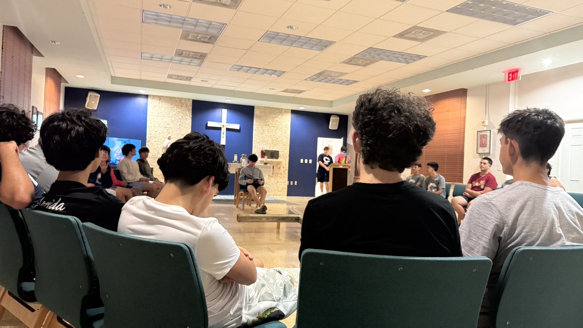 ColumbusHS_Mia's tweet image. Last week, our sophomores stepped away from the classroom for a day of reflection, connection, and growth at the Sophomore Clarity Retreat. These retreats are an important part of the Explorer journey . #CPride #Adelante