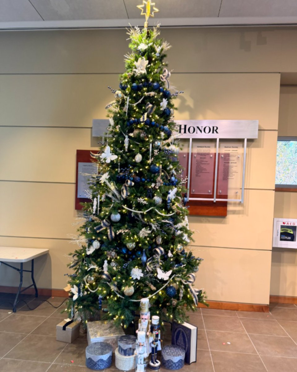 HarbisonTheatre's tweet image. The halls are officially decked! 🎄✨ 

Harbison Theatre is getting into the holiday spirit, and we can’t wait to celebrate the season with you! Who’s ready for a festive season of shows?