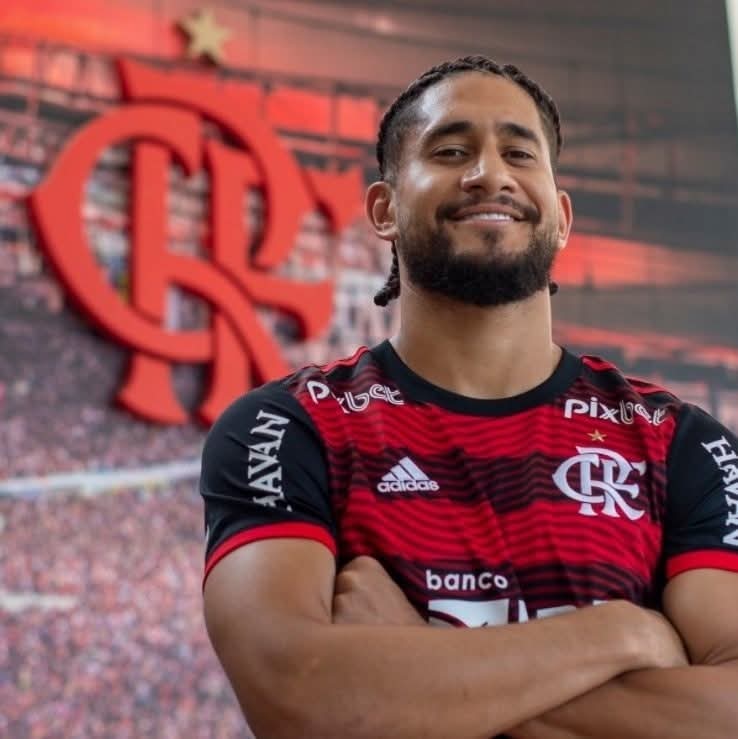GustavoVidalTV's tweet image. Pablo é o novo reforço do São Bernardo para 2026. O zagueiro de 34 anos vem treinando em separado no Flamengo.

O Corinthians tentou o contratar o jogador, mas por receio de calote no pagamento, o clube desistiu de qualquer negociação.

CazeTV!
