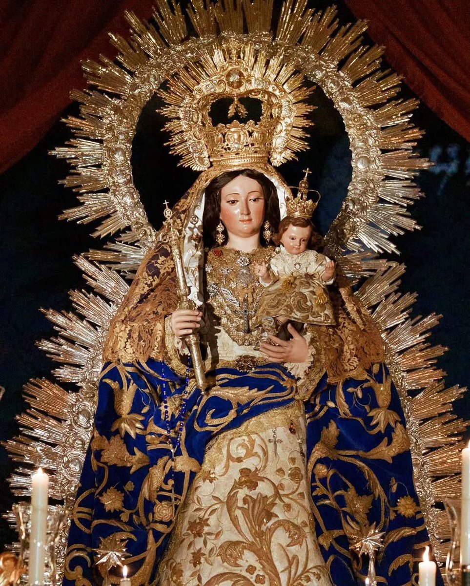 🔹 La virgen del Socorro de Utrera ataviada para su salida procesional