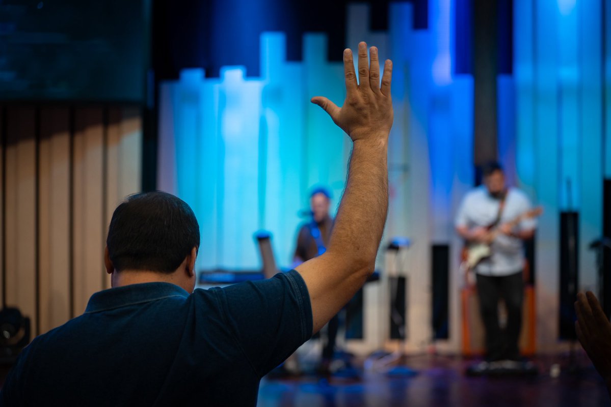 Mqvpy's tweet image. 📸✨ ¡Así vivimos nuestro culto de miércoles en MQV! ✨🙌

Tuvimos un tiempo precioso de adoración, comunión y reflexión, y fuimos bendecidos con el mensaje del Pr. Omar Haidar: “EL TESORO ESCONDIDO”. 💎📖
Una palabra que nos recordó el valor incomparable del Reino de Dios y nos…