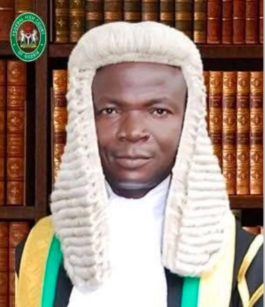 Latestupdates1_'s tweet image. Meet the Judge who presided over the case of Nnamdi Kanu and sentenced him to life imprisonment.
Born on 21 July 1966, Justice Omotosho is originally from ljemo-Abeokuta in Ogun State but grew up in Ajegunle, Lagos. He studied Economics and Business Management at the Lagos state