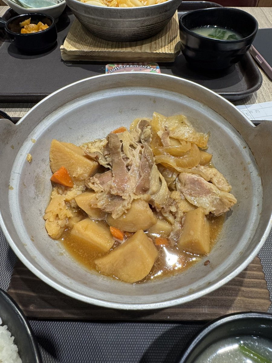 blacklykitty's tweet photo. 我在約一個月前Google cloud AI Agents已見識過nano banana pro，實際使用還是很驚艷。

「敘述/敘事成為絕對能力」

當溝通不再是人與人的日常，成為人與AI的專業，慢慢的技能輸給表達能力，你該如何開始改變？

以下是簡單的描述產生出行銷圖片，甚至文案都不用我傷腦筋 https://t.co/BDIsnUZjg2