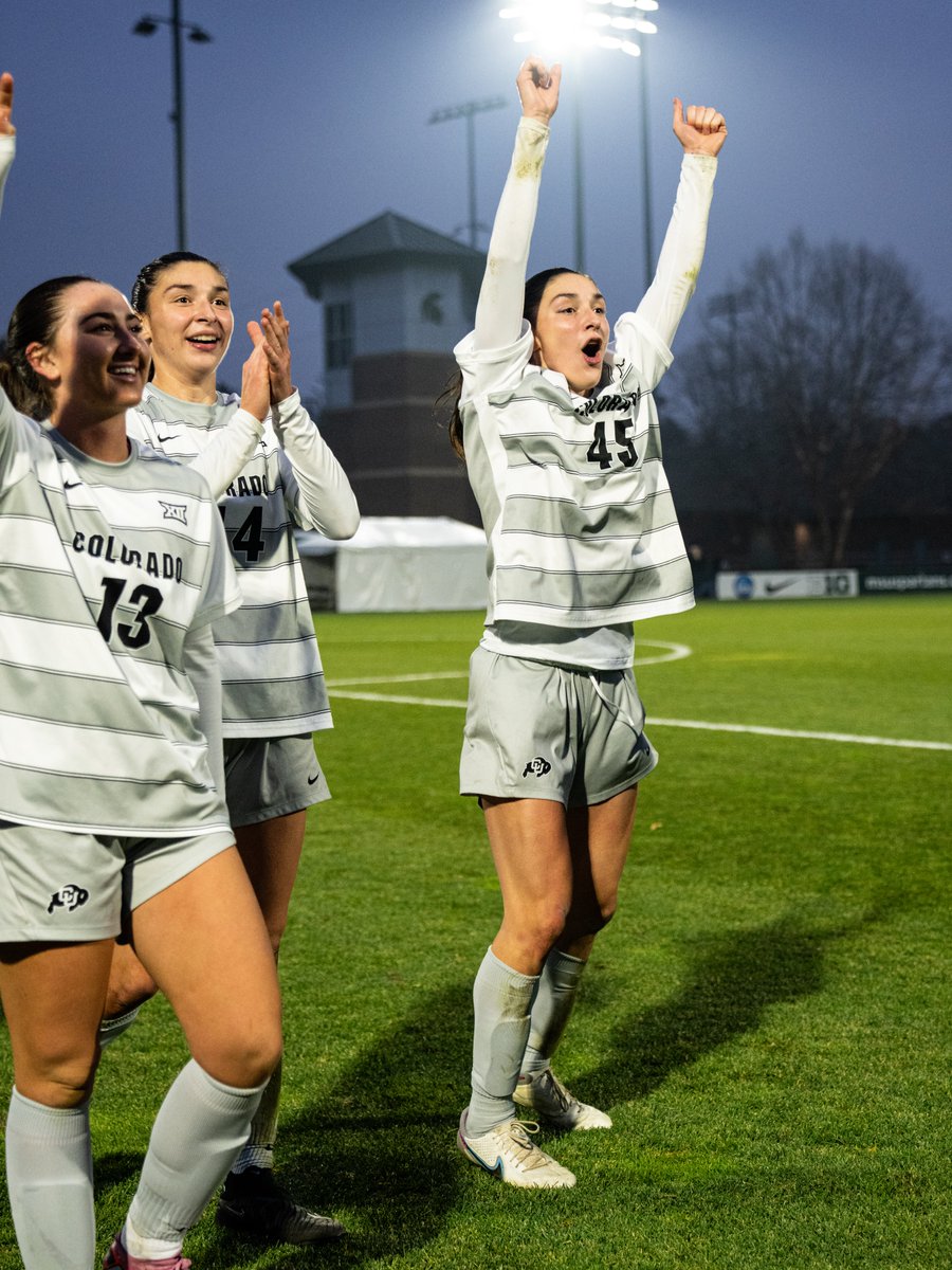 CUBuffsSoccer's tweet image. Family wins. Family celebrates 💛🖤

#SideBeforeSelf // #GoBuffs