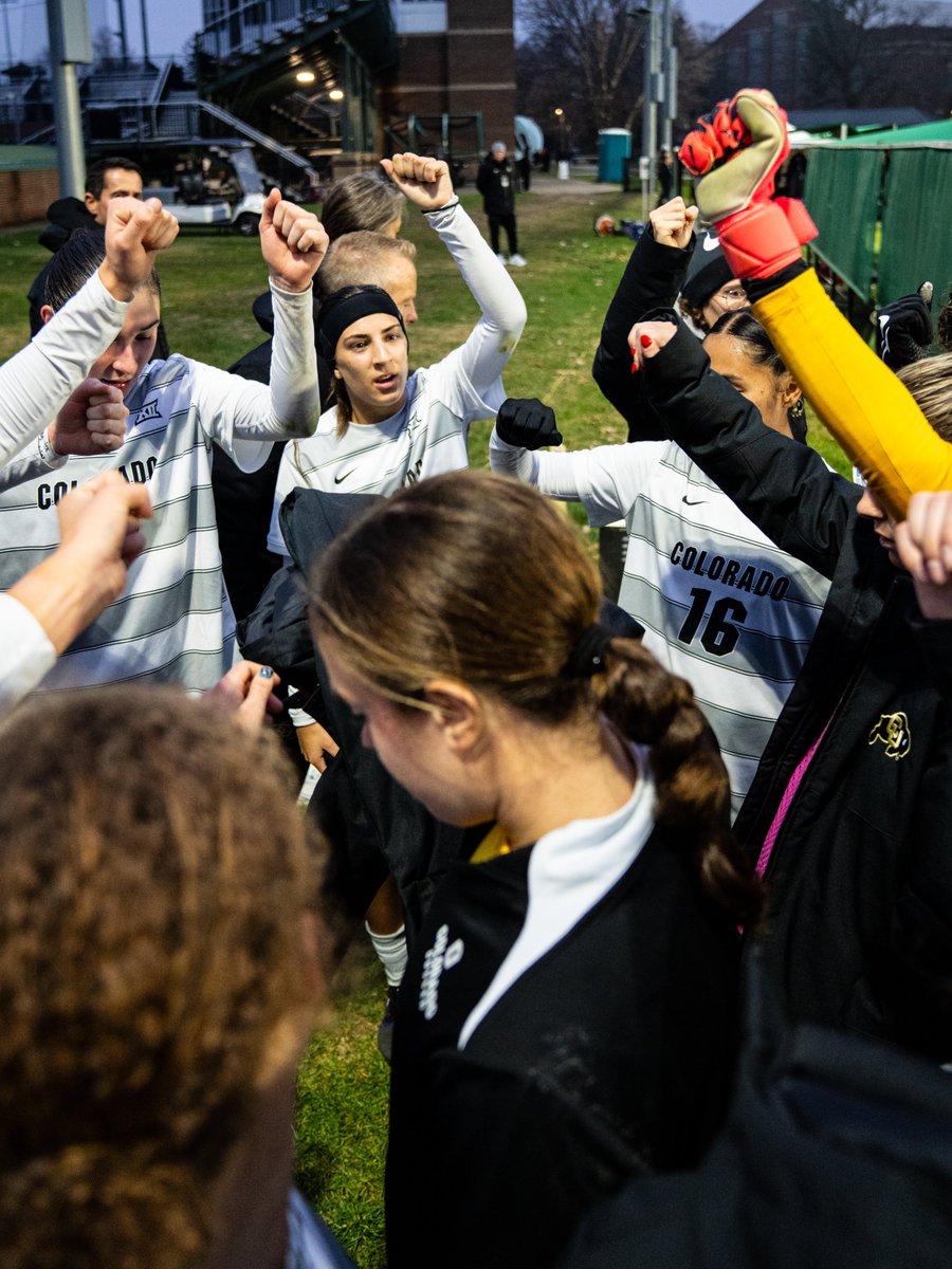 CUBuffsSoccer's tweet image. Family wins. Family celebrates 💛🖤

#SideBeforeSelf // #GoBuffs
