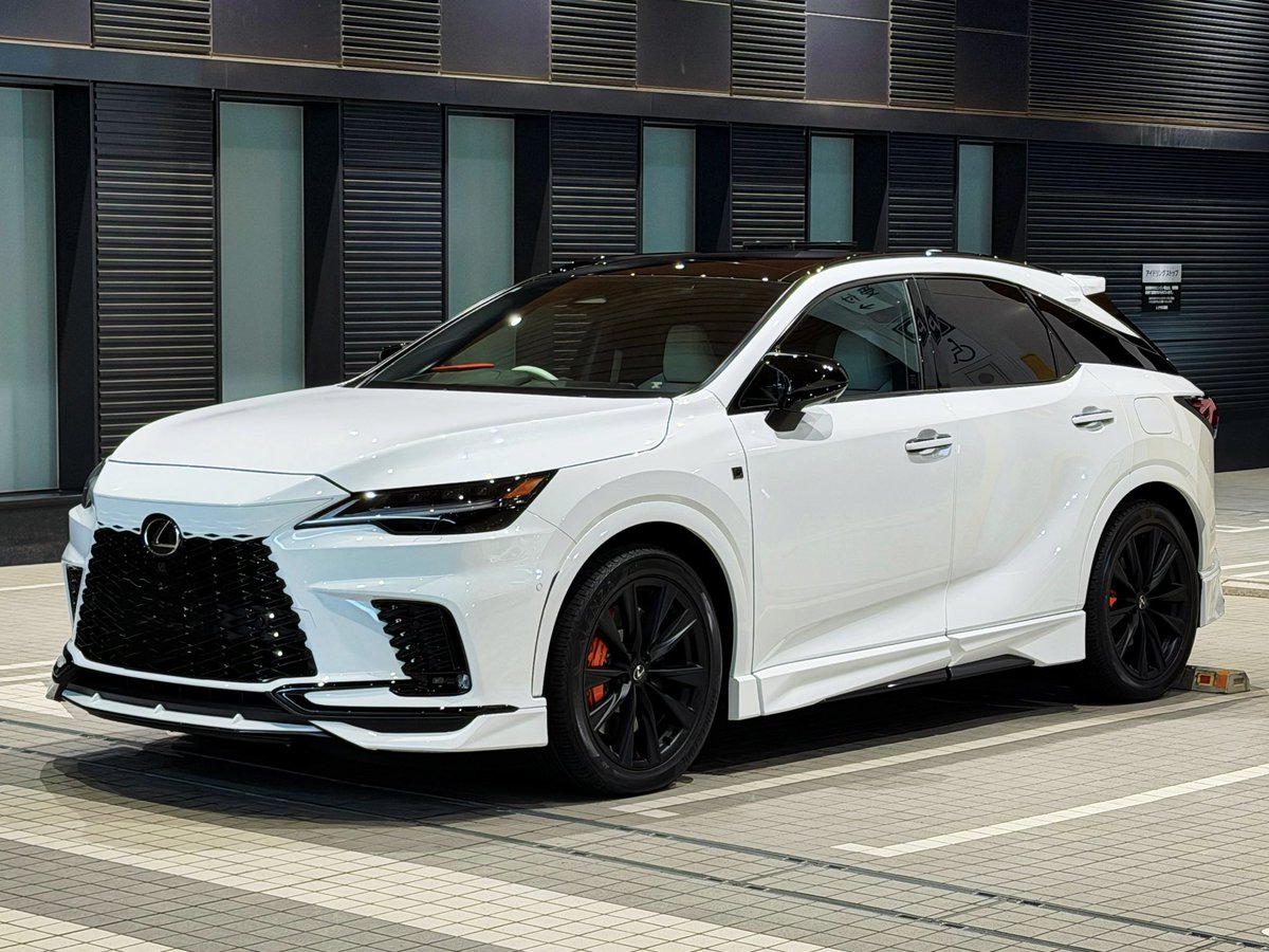 MASA_CAR_LIFE's tweet image. 洗車後のディーラーさんでのライティングは車が1番カッコよくて見えますね✨
本日から大移動のスタートです☺️