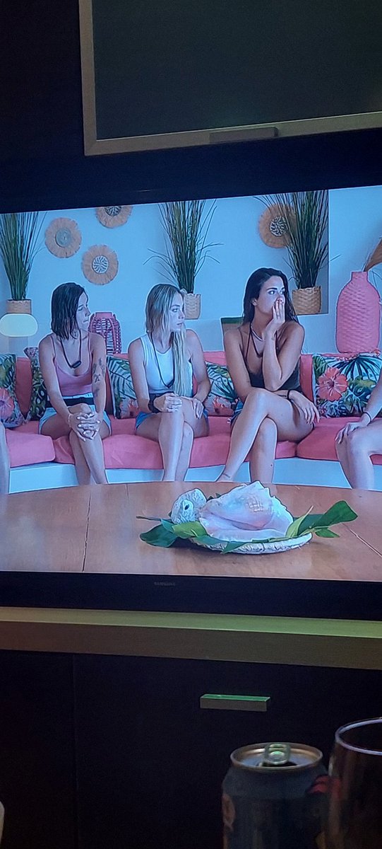 2chelines's tweet image. so blasted que vi el centro de mesa y pensé que el bebé de eraserhead había ido a la isla de las tentaciones