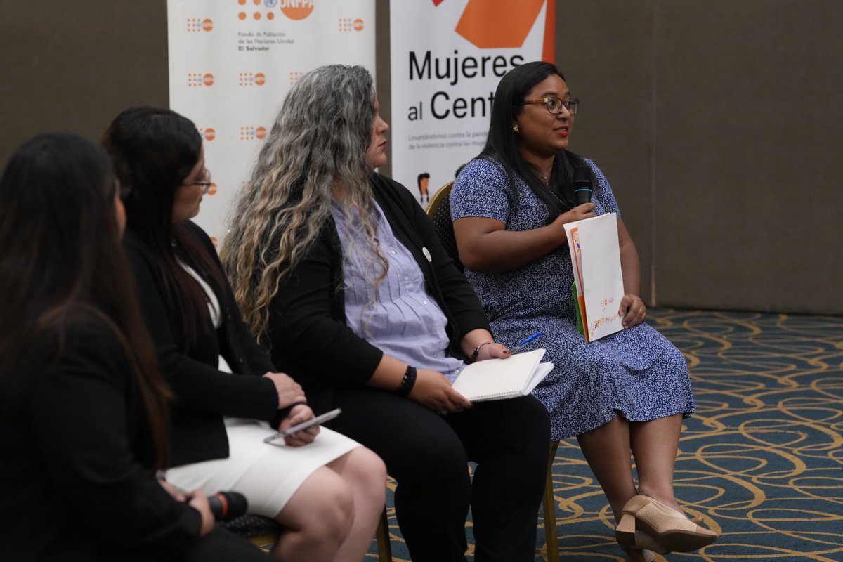 PGR_SV's tweet image. A su vez, entregamos diplomas a las participantes de los grupos de #Autoayuda, a quienes representamos legalmente y brindamos apoyo psicosocial. Este proceso incluyó formación técnica y actividades orientadas a su autonomía las cuales desarrollamos junto a @UNFPAElSalvador.