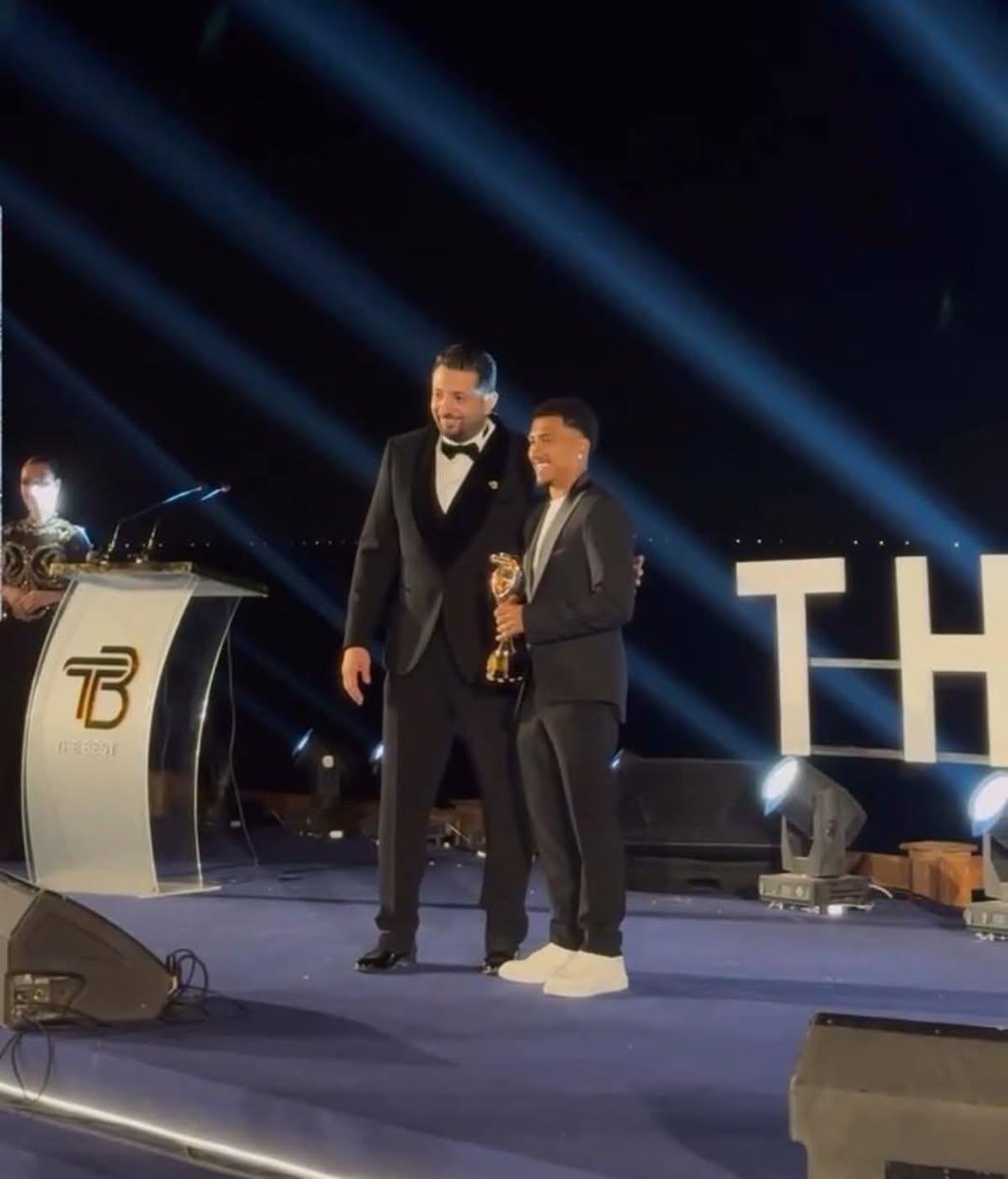 T_o_u_t_a1's tweet image. تكريم خوان بيزيرا كأفضل محترف من مهرجان The best 🏹🤍