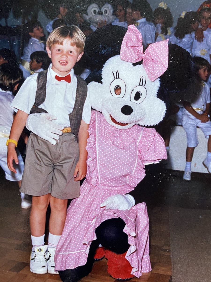 Cadê o meu parabéns!? 🎈

Vivendo tranquilamente, porque no final do dia eu sei que o meu “eu” de 5 ou de 13 anos me acharia a pessoa mais legal e icônica do mundo, e, honestamente, isso é tudo que importa.