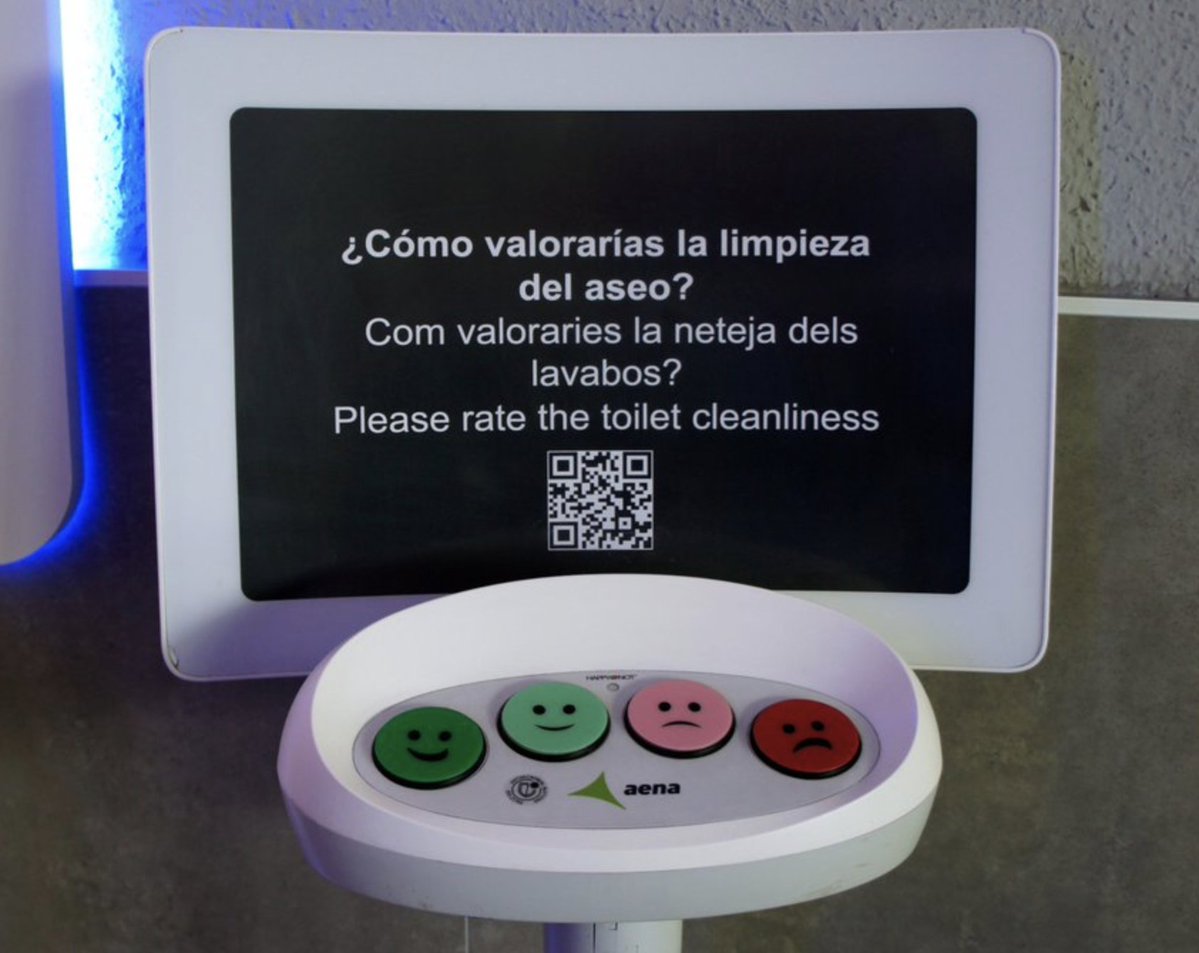 JaimeObregon's tweet image. Fui a un café en Santander.

Se llama Santa. Es un café-restaurante moderno, de esos que tienen la cocina abierta todo el día. Un refugio habitual para trabajadores digitales «in itinere» perpetuo y quienes comemos cuando lo dicta el apetito, no el reloj.

—Cuando pueda me dice…