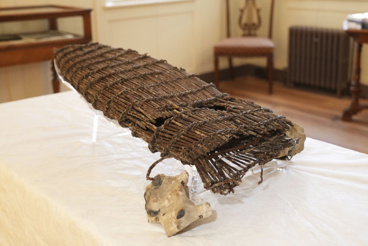 A miraculous survival 😲 This late medieval fish trap was found in the Tower of London’s moat 🐟

It is made from woven willow twigs, with two large pieces of flint to help it sink. It was discovered in the 1990s during an archaeological dig 🪏

#InsideTheTower