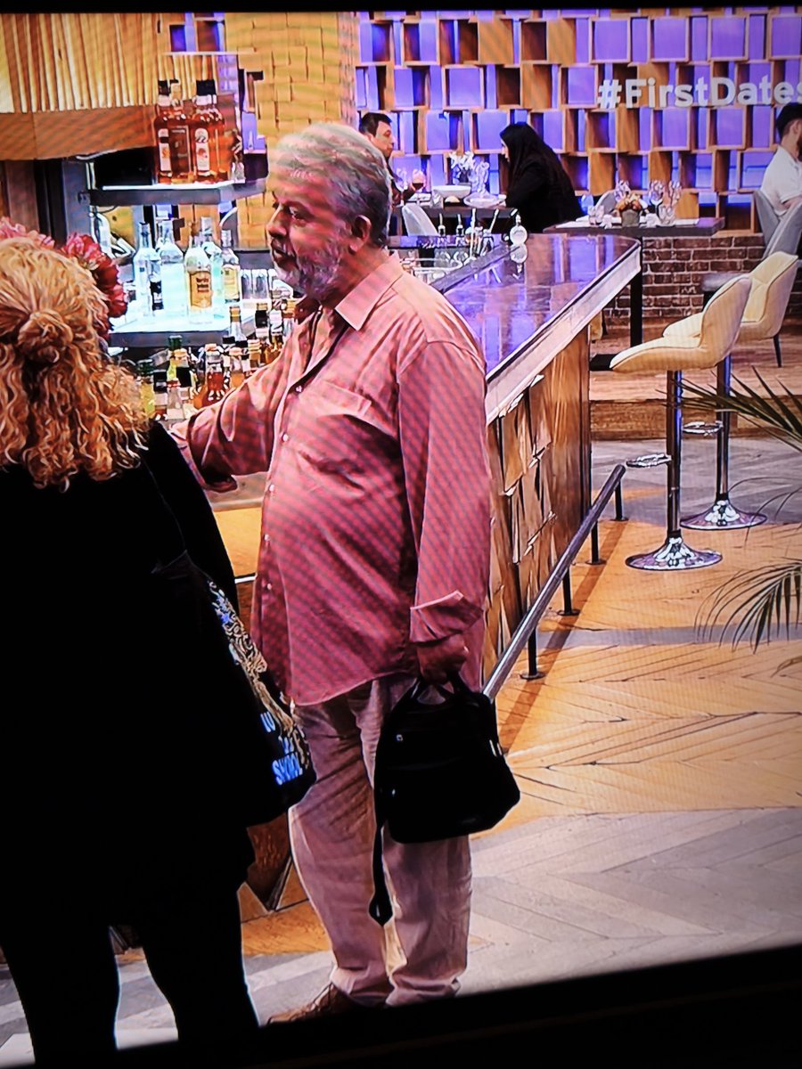 Τσαντάκι εργολάβου δημοσίων έργων στα 90'ς #firstdatesgr