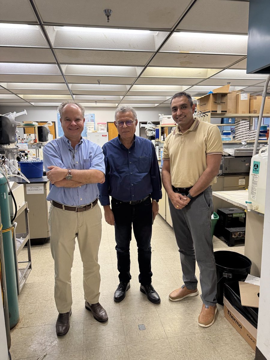 dubeux's tweet photo. It has been a pleasure to host Dr. Hichem Ben Salem from Tunisia. His visit is sponsored by IAEA and we are strengthening the collaboration between our research groups! Dr. Ben Salem is the Head of the Forage And Animal Production Lab and has a very productive Team! https://t.co/Mp5Xz5BZI1