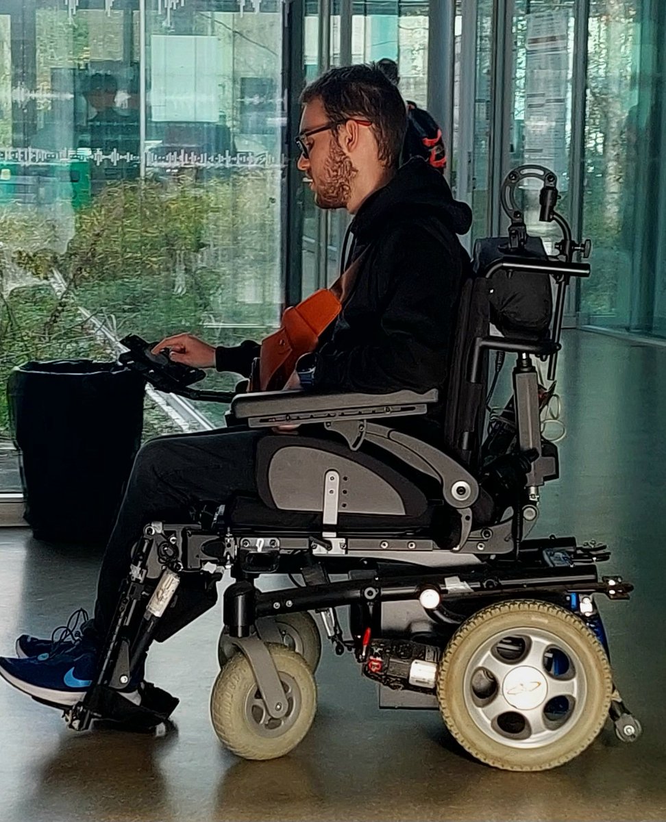 Excellente journée de mise en situation à <a href="/LisnLab/">LISN</a>
Merci à toutes les personnes avec qui j'ai passé cette journée, qui m'ont fait découvrir leur métier, répondus à mes questions. 
Plus de doute sur ma volonté de faire mon #Doctorat 
<a href="/DuoDayFR/">DuoDayFR</a>  #étudiant #Master <a href="/Cnam_Enjmin/">Cnam-Enjmin</a>