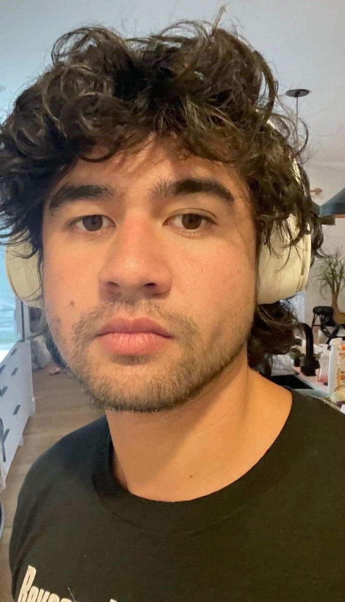 trustfallcth's tweet image. my perfume + my 5sos lane