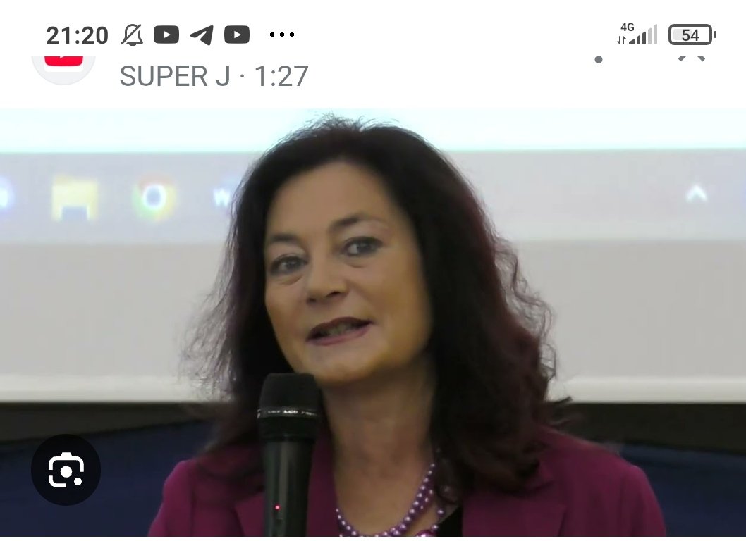 Ecco l'orchessa che ha portato via i bambini dalla casa nel bosco 
Adesso ha la celebrità che si merita