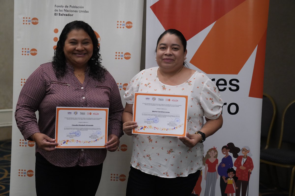 PGR_SV's tweet image. A su vez, entregamos diplomas a las participantes de los grupos de #Autoayuda, a quienes representamos legalmente y brindamos apoyo psicosocial. Este proceso incluyó formación técnica y actividades orientadas a su autonomía las cuales desarrollamos junto a @UNFPAElSalvador.