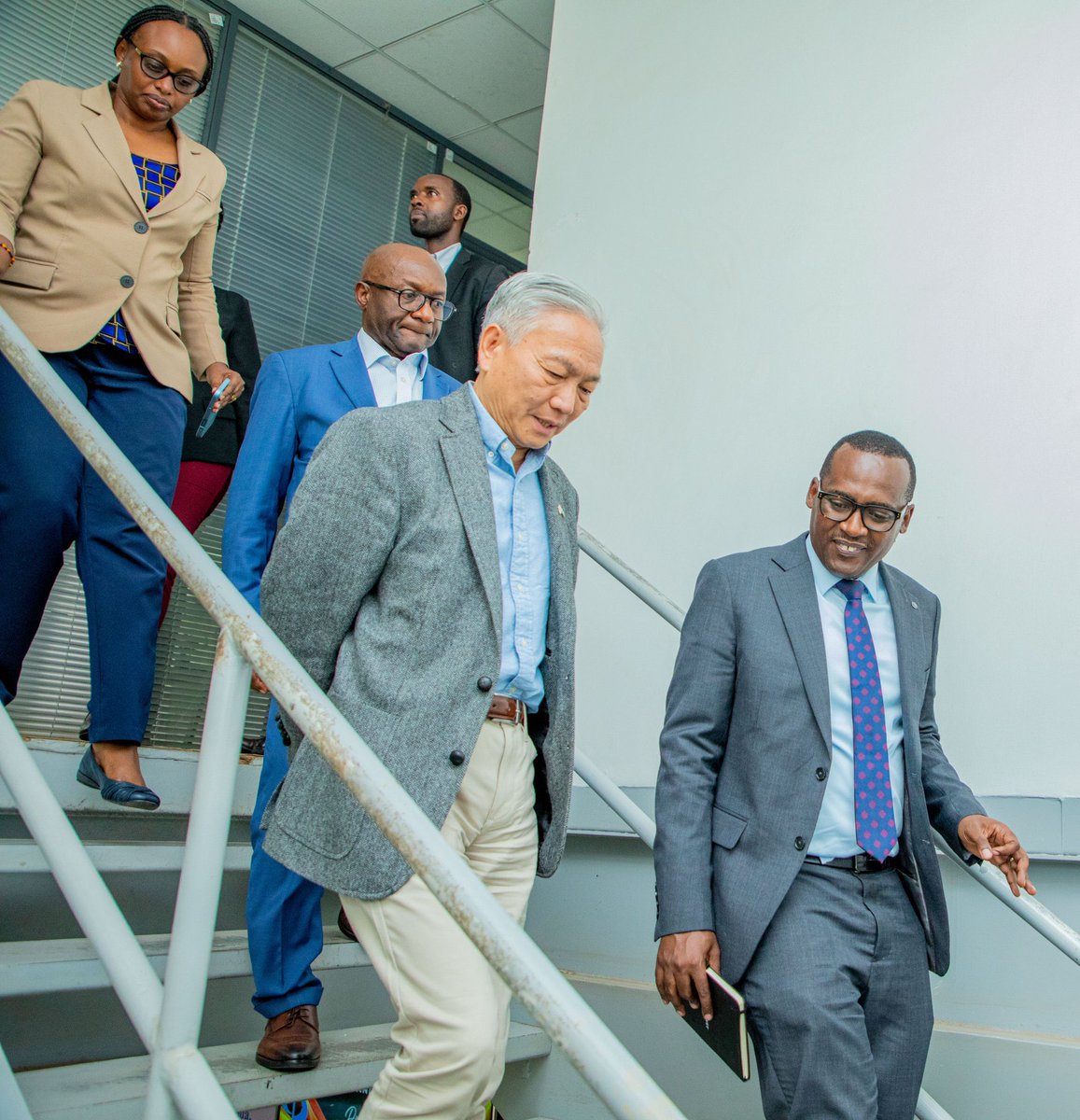 RTB_Rwanda's tweet image. This afternoon, a World Bank delegation led by Mr. Qimiao Fan, Division Director For Kenya, Rwanda, Somalia and Uganda; and Sahr Kpundeh, Rwanda Country Manager, visited C&amp;amp;D Products Rwanda, a clothing company that trains and employs Rwandan youth in garment manufacturing through…