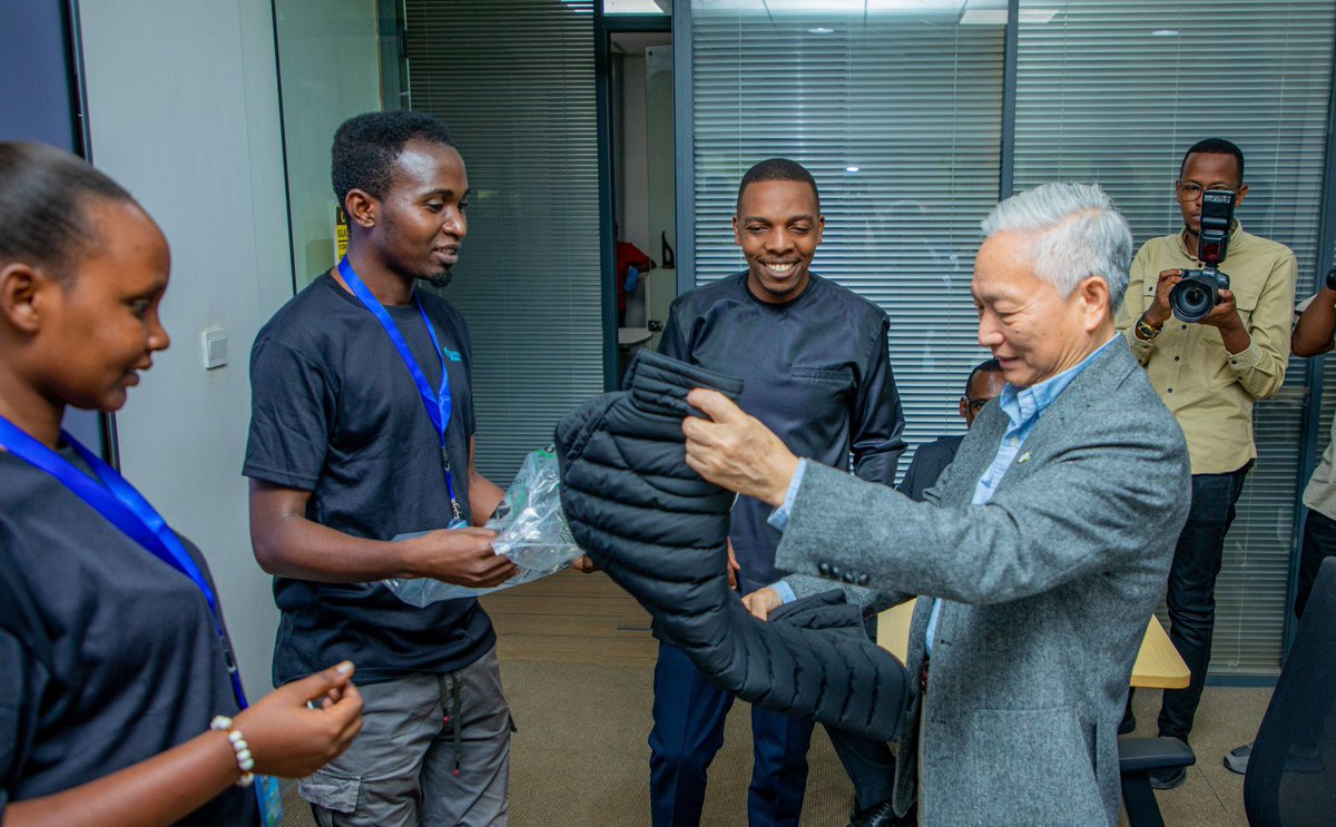 RTB_Rwanda's tweet image. This afternoon, a World Bank delegation led by Mr. Qimiao Fan, Division Director For Kenya, Rwanda, Somalia and Uganda; and Sahr Kpundeh, Rwanda Country Manager, visited C&amp;amp;D Products Rwanda, a clothing company that trains and employs Rwandan youth in garment manufacturing through…