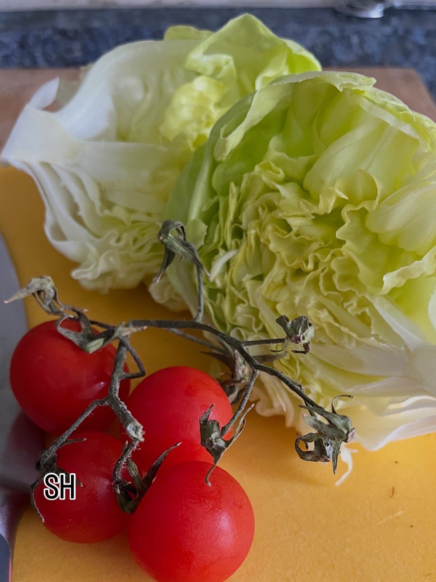 Agent99c's tweet image. Happy Thursday spicy 🌶️ falafel 🧆 hummus #hummus #falafel #spicy #foodie #thursdaylunch #lunch #vegetarian #eatwell #foryou