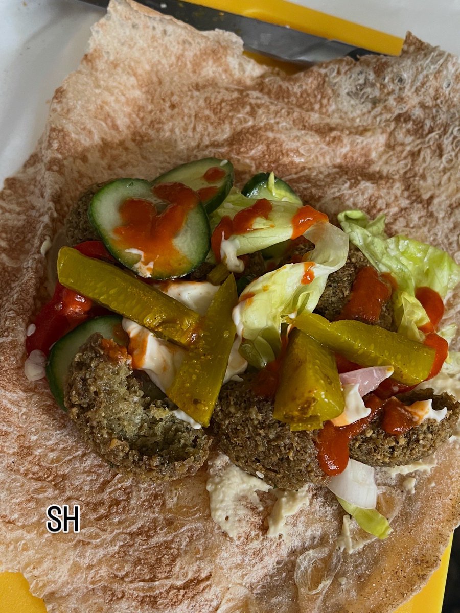 Agent99c's tweet image. Happy Thursday spicy 🌶️ falafel 🧆 hummus #hummus #falafel #spicy #foodie #thursdaylunch #lunch #vegetarian #eatwell #foryou