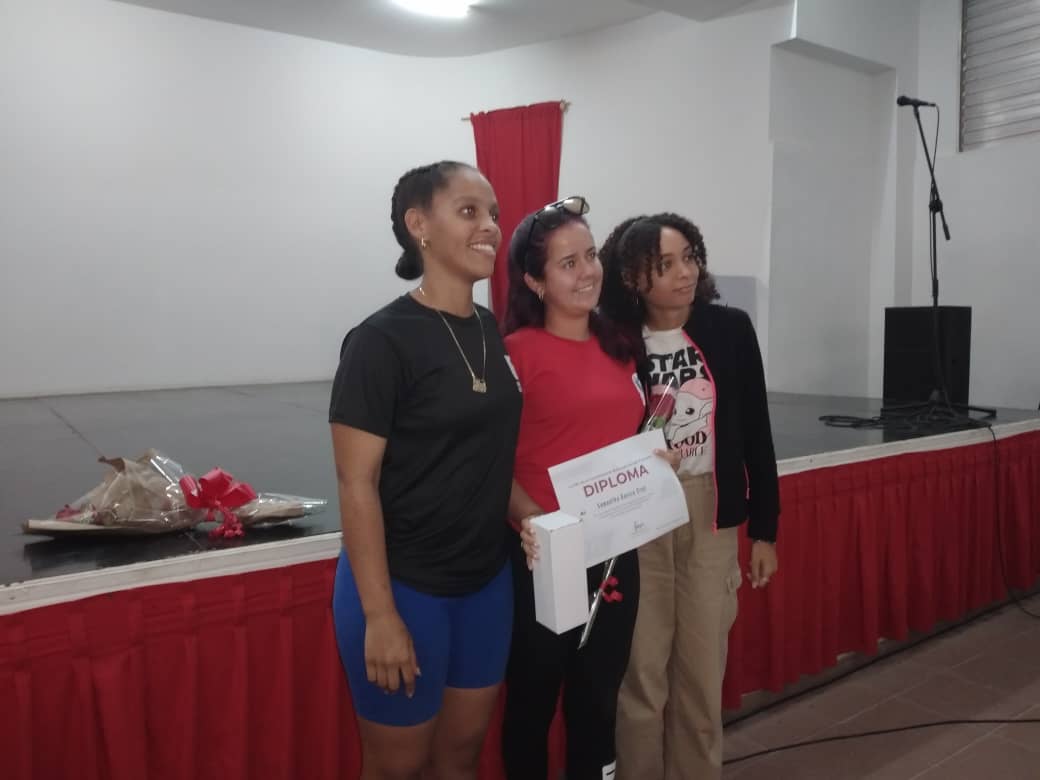 leyda_finale's tweet image. Electo en la @universidad_um el nuevo secretariado de la #FEU yumurina...Wendy Pérez Fragela, fue elegida como presidenta de la organización estudiantil; en el acto se agradeció a Lizz Claudia Varane, por el trabajo realizado. @CubaMES #FEUdeCuba #JovenesConstruyendoElFuturo