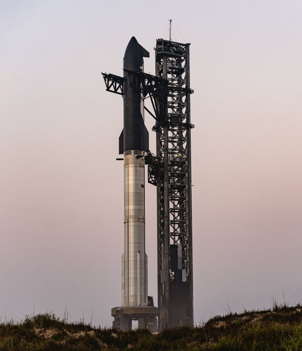 DimaZeniuk's tweet image. Elon Musk says Starship could launch 300–500 GW of solar-powered AI satellites per year. Since the US averages about 500 GW of electricity use, space-based AI would surpass the entire US economy’s power in just a couple of years