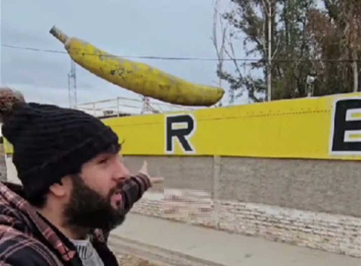 #Entrevista | 🍌La histórica banana de la Ruta 7 volvió a brillar y tiene nombre propio detrás del proyecto: Lichi Carrasco.

El influencer fue quien inició y finalizó la restauración de este símbolo querido por mendocinos y viajeros. 

Escucha la nota 👇
open.spotify.com/episode/3noz3z…