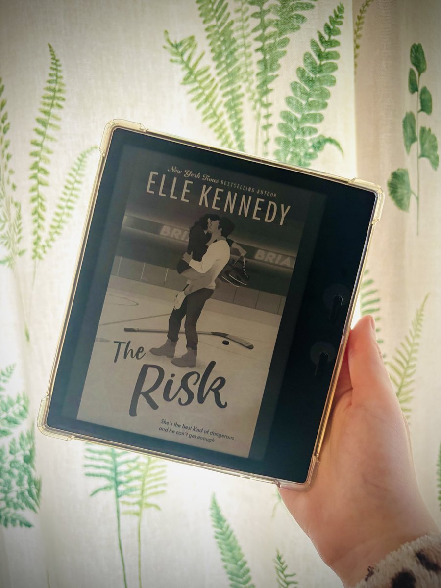 Ninjaacaitz's tweet image. If you like Hockey Romance, I totally reccomend the Off Campus series and the spin-off Briar U by Elle Kennedy! Finally finished both, and had a great time! 🏒🩷

I think my overall fave would have to be The Deal! ✨ 

#ellekennedy #books #kindle #hockey #romance