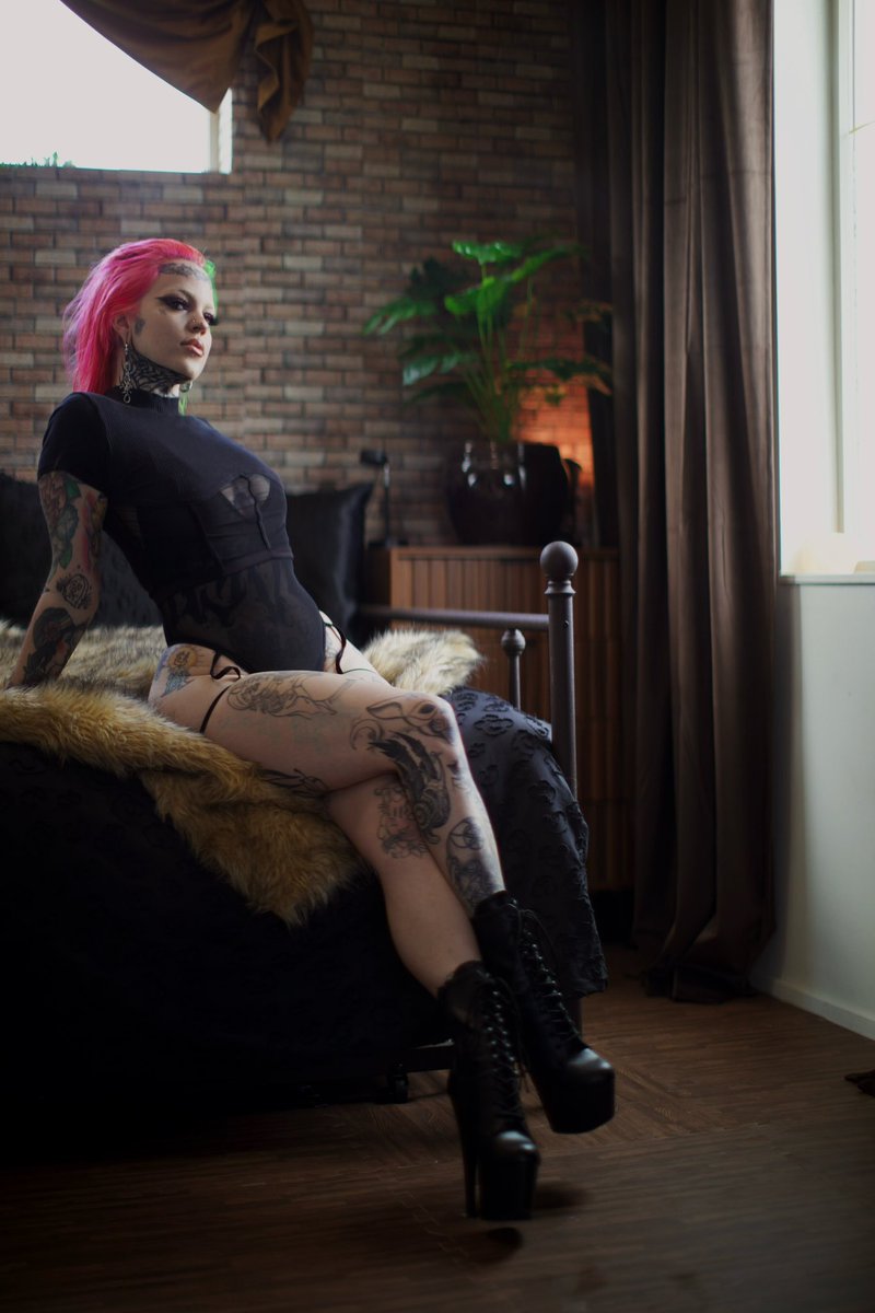 i want you on your hands &amp; knees