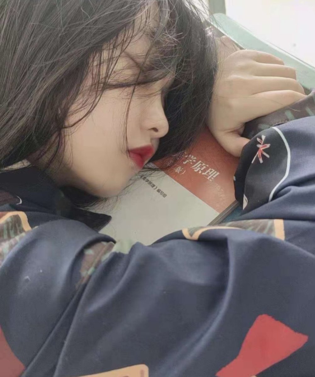 VikramadityaGh3's tweet image. 这是深圳大学的小姐姐，有想认识的嘛