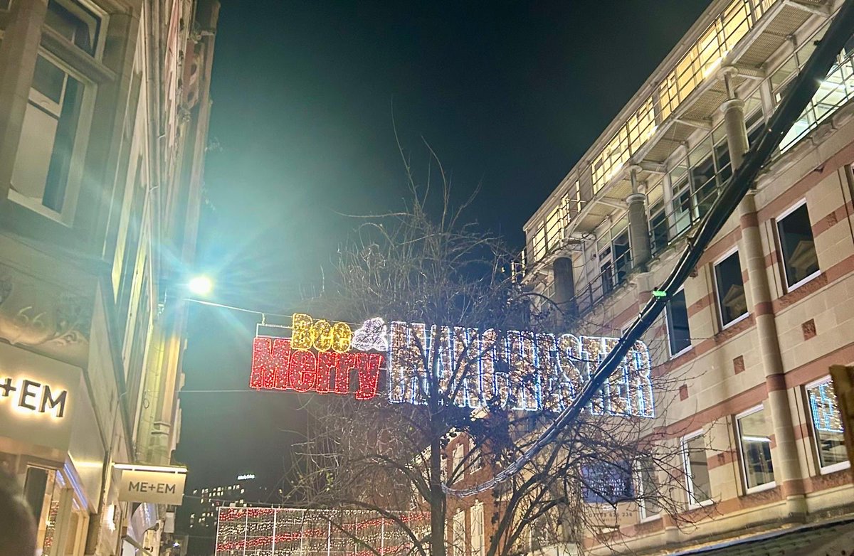 Bee merry of Manchester ⁦<a href="/MancXmasMarkets/">Manchester Christmas Markets</a>⁩