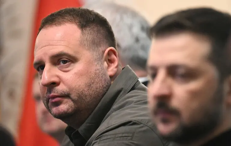 HavryshkoMarta's tweet image. As expected, Zelensky refused to fire Yermak — the man who built a corruption empire in war-torn Ukraine.

Which means MindichGate won’t be reshaping the way the state is run anytime soon. In other words, Zelensky’s buddies will keep helping themselves to Western aid, while…