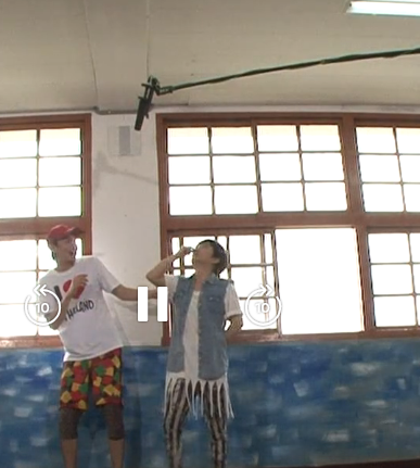 광수가 말로는 문숙누나가 김종국 형보다 무섭다고 하면서 말벌나타나니까 안피하고 바로 문숙누나 보호하려고 뒤로 돌아서 말벌 저지하려는게 멋져~ 다 피해있는데 무서워하면서도 혼자 문숙누나곁에 있음 ㅠㅠ