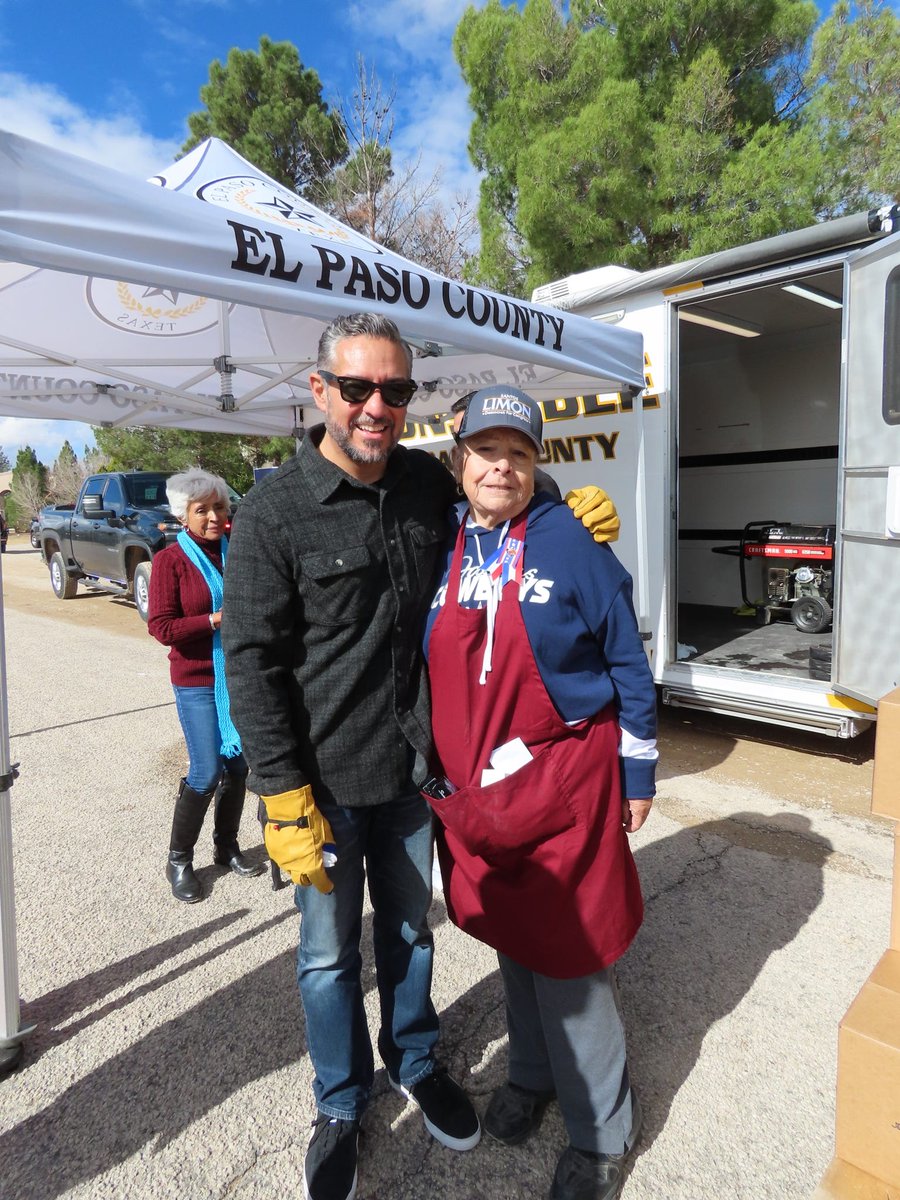 CesarJBlanco's tweet image. This morning, our District Office joined partners in Montana Vista to distribute turkeys to local families. Together, we were proud to donate 75 turkeys to help make the holidays a little brighter.
 
A huge shout-out to Ms. Tina Silva, whose advocacy and heart for this community…