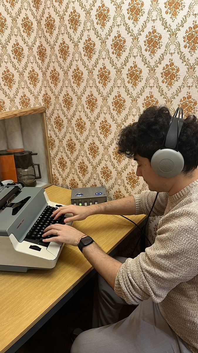 hey daktilo,
bana psx tarzda görünen, istanbulda geçen bir gta klonu oluştur. şehir 70’ler üsküdarına benzesin ve yollarda o yılların ikonik araçları olsun. hata yapma, tek seferde bitir ve yaptığın oyunun marketingi için bir dakikayı geçmeyecek 33 tane video oluştur.