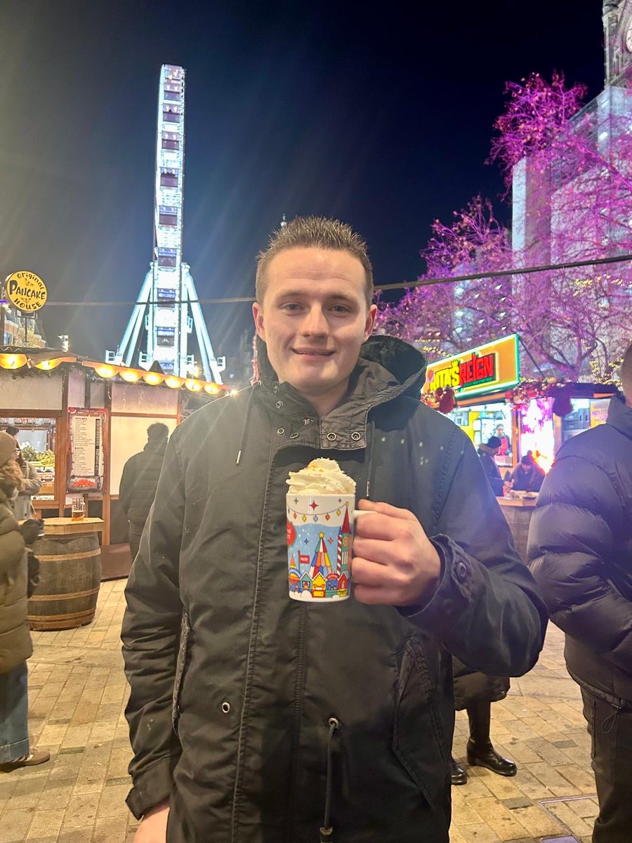 Nice way to spend my birthday ⁦<a href="/MancXmasMarkets/">Manchester Christmas Markets</a>⁩