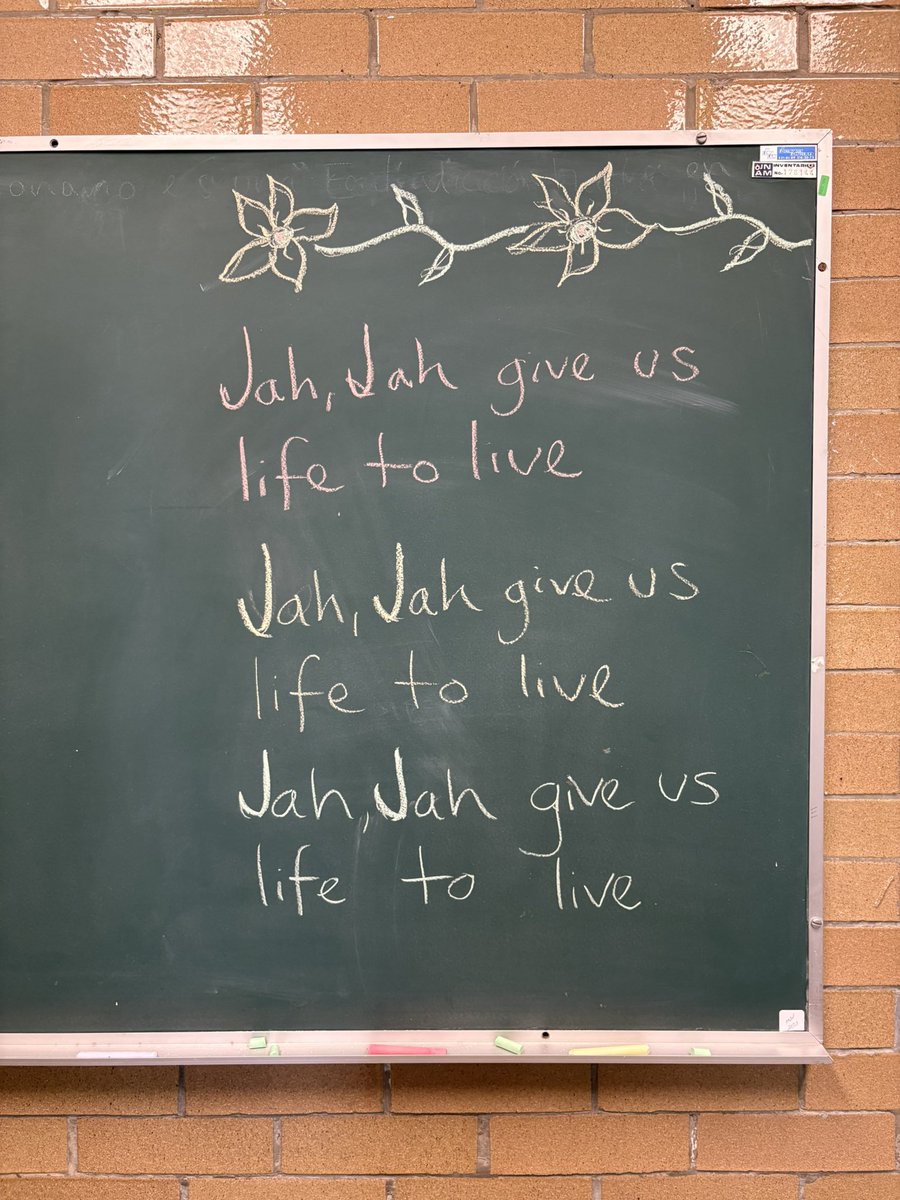 Cuando me estreso dibujó flores o escribo cachos de canciones…