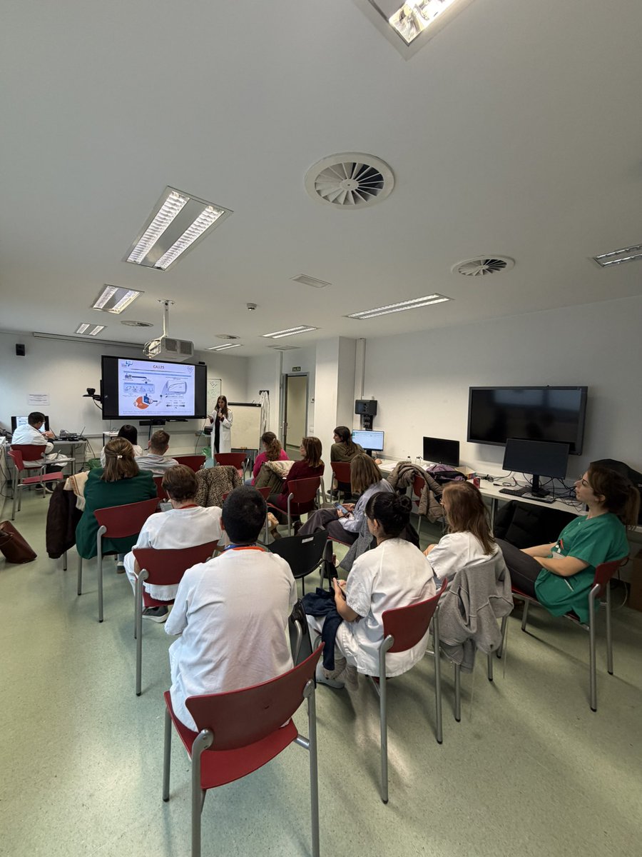 JavierdeJuan1's tweet image. Hoy nueva sesión de nuestro curso PRISMA-AP aprendiendo a diagnosticar la IC con @andreasevero_ y Sonia Rivas. Desde la exploración física al ECG, biomarcadores, el reto de la IC (también en preservada y ATTR)… así como test y escalas en IC con Daniel Rincón.