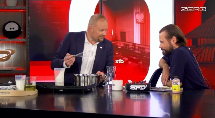 2_pyra's tweet image. Zembaczyński właśnie smaży naleśniki u Stanowskiego. Generalnie totalna błazenada, facet ma takie deficyty, że nie ogarnia jak bardzo  się kompromituje swoimi wypowiedziami.  🤡 🙈