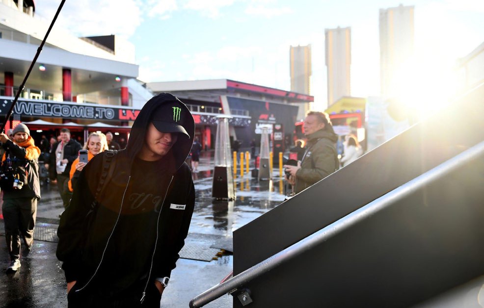 l4ndonorriz's tweet image. 📍 Las Vegas 

Can you tell how I feel about media day?