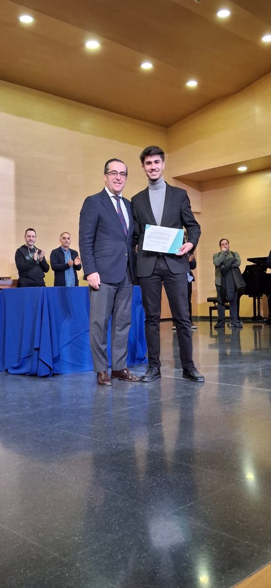 🎵<a href="/Miguel_Briones_/">Miguel Briones</a> asiste a la festividad de #SantaCecilia en el <a href="/cpmtenllado/">Conservatorio Gonzalo Martín Tenllado</a>, donde ha hecho entrega de la distinción a los alumnos galardonados con el Premio Extraordinario en #EnseñanzasArtísticas, otorgado por <a href="/EducaAnd/">Consejería Desarrollo Educativo y FP</a>.La celebración culminó con excelentes momentos musicales