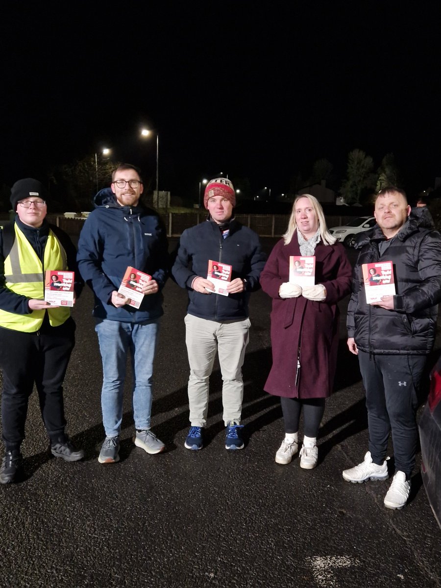 Team SDLP was on doors in Enniskillen, inviting you all to our Townhall event next week, Thursday at 6pm. What a cold evening for it ❄️

Register here to get secure your seat 👇
eventbrite.co.uk/e/fermanagh-to…