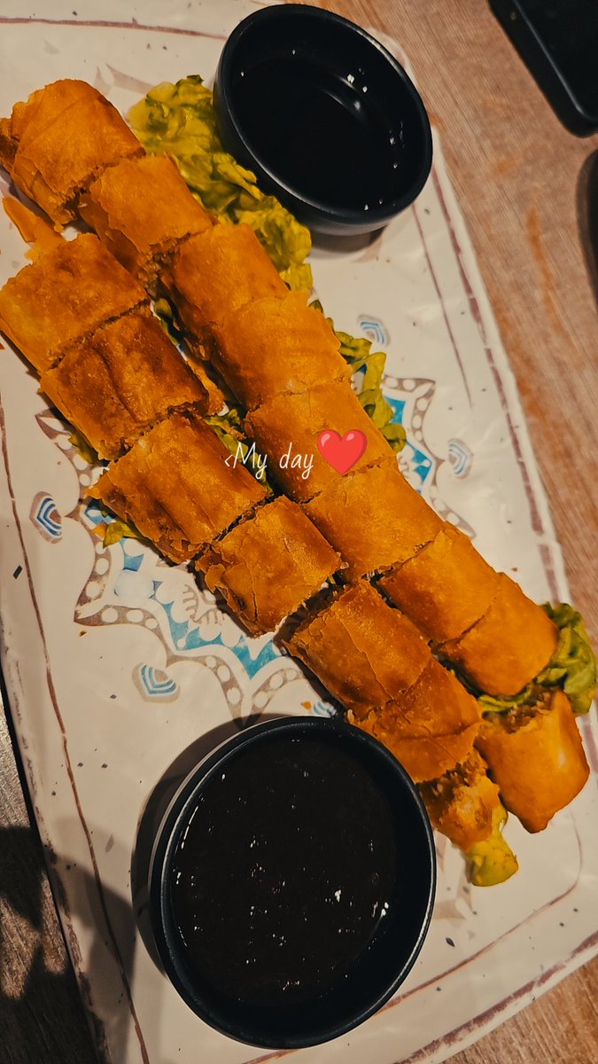 أحب أن يُتاح لي مايمنع على غيري 
-أحب طعم الاستثناء ولذّته💜
وحتى طعم الأكل في البرد 🫣🤭😋🤤