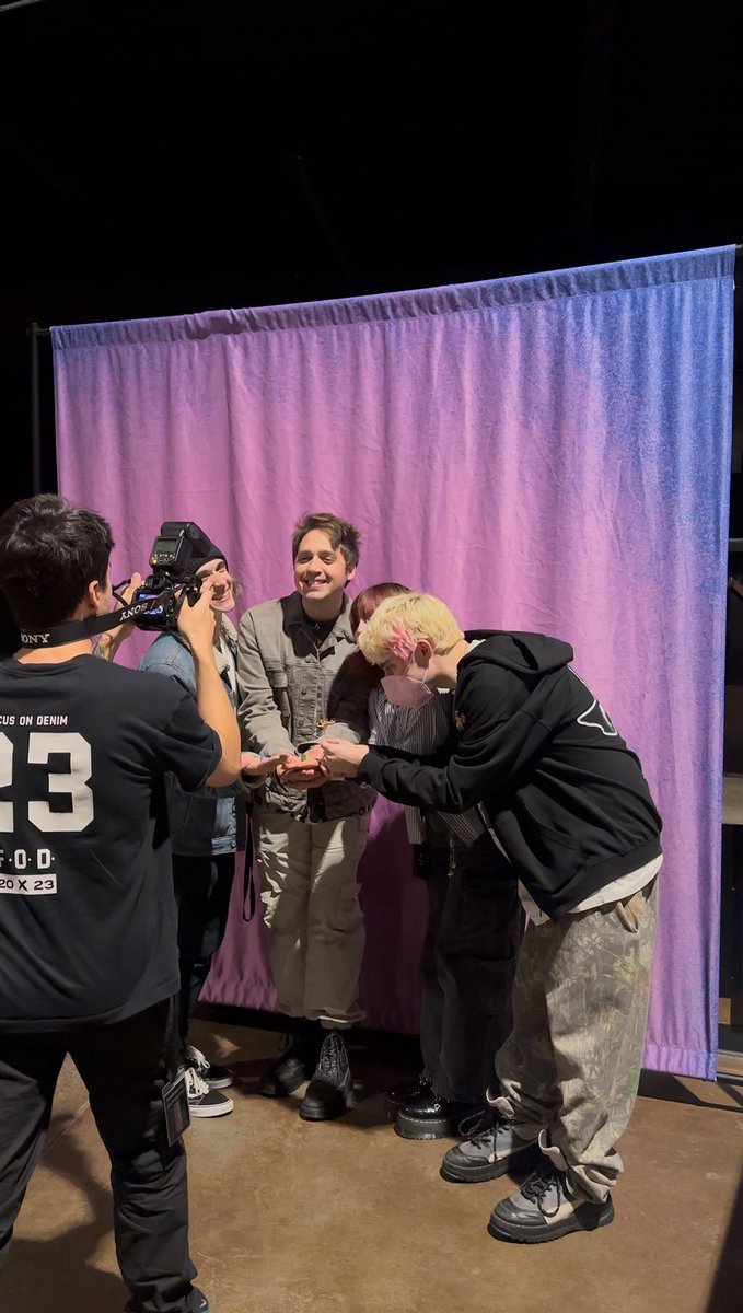 Wasn’t the original pose I had planned but I feel like a parx m&amp;g featuring tiny dinosaurs is the most me thing to happen